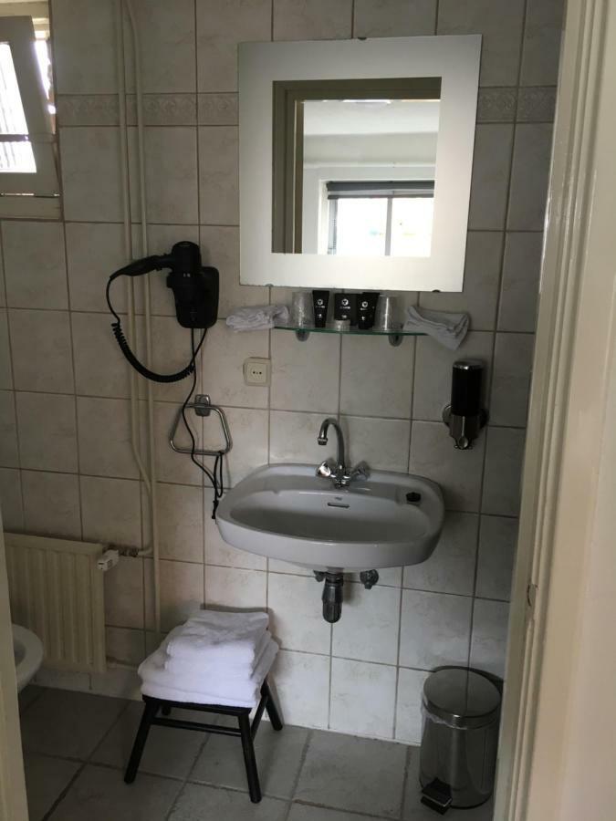 Hotel Plein 10 Zuidzande Bagian luar foto